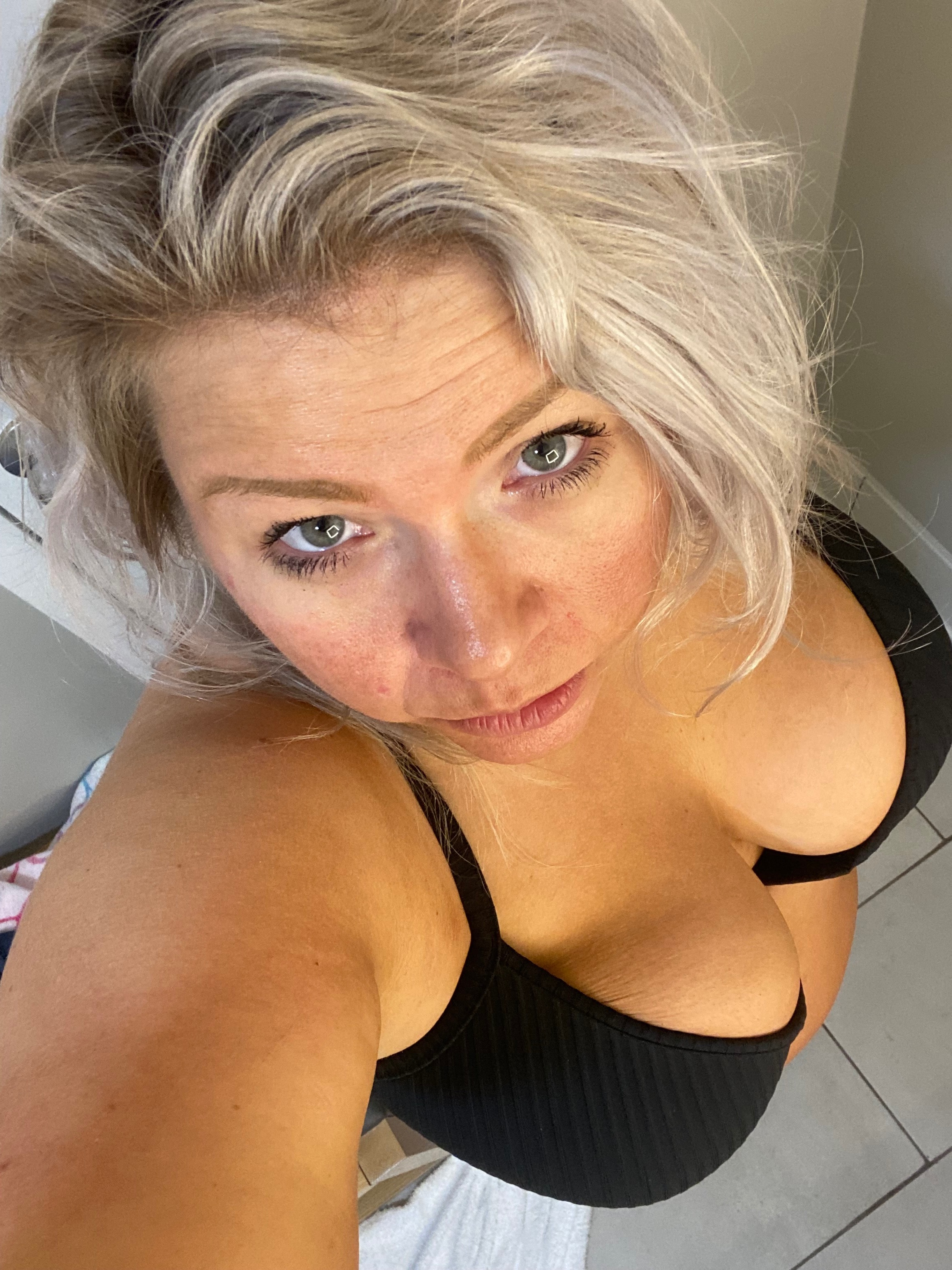 blondebuxombunny profile