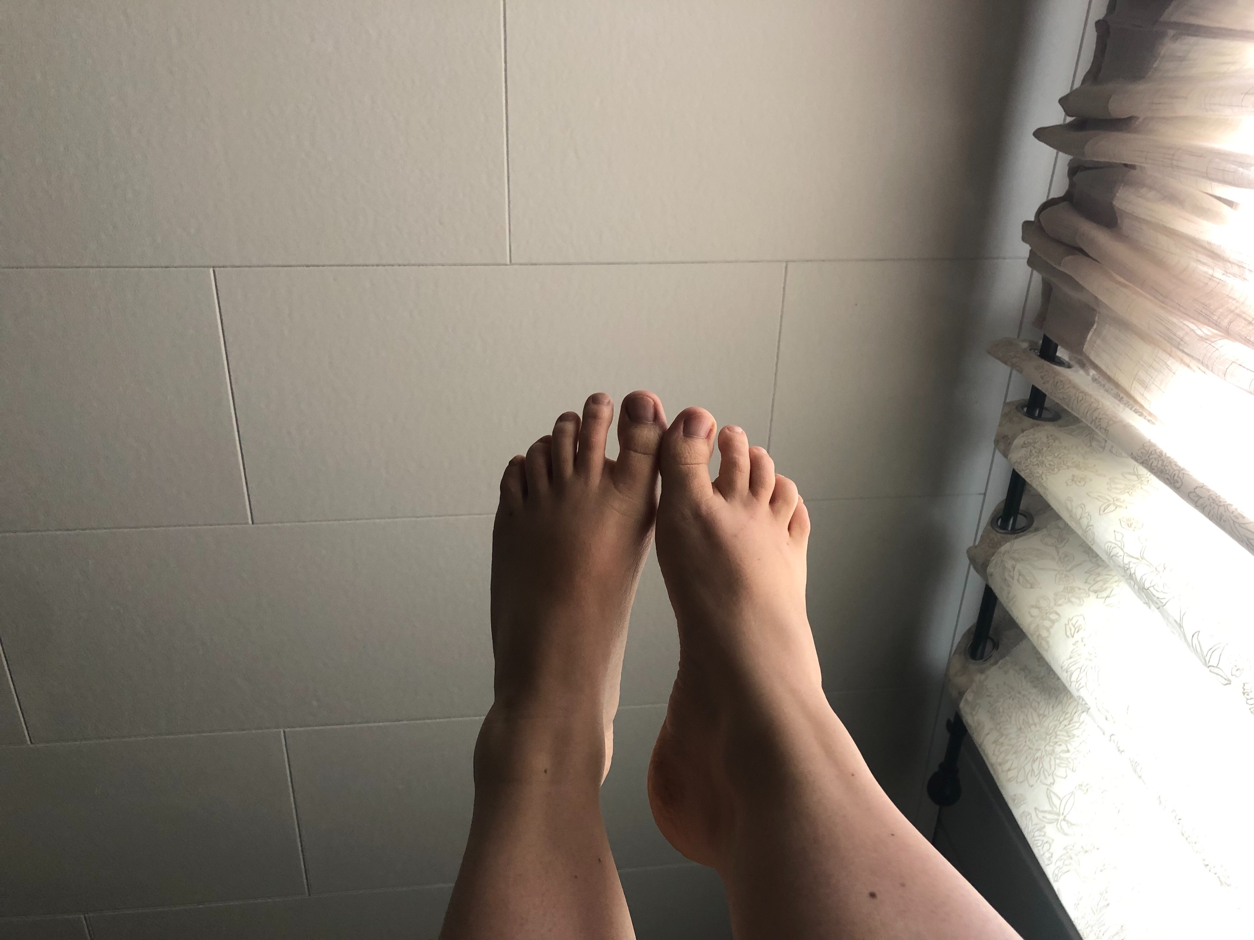 traveling.feetsies thumbnail