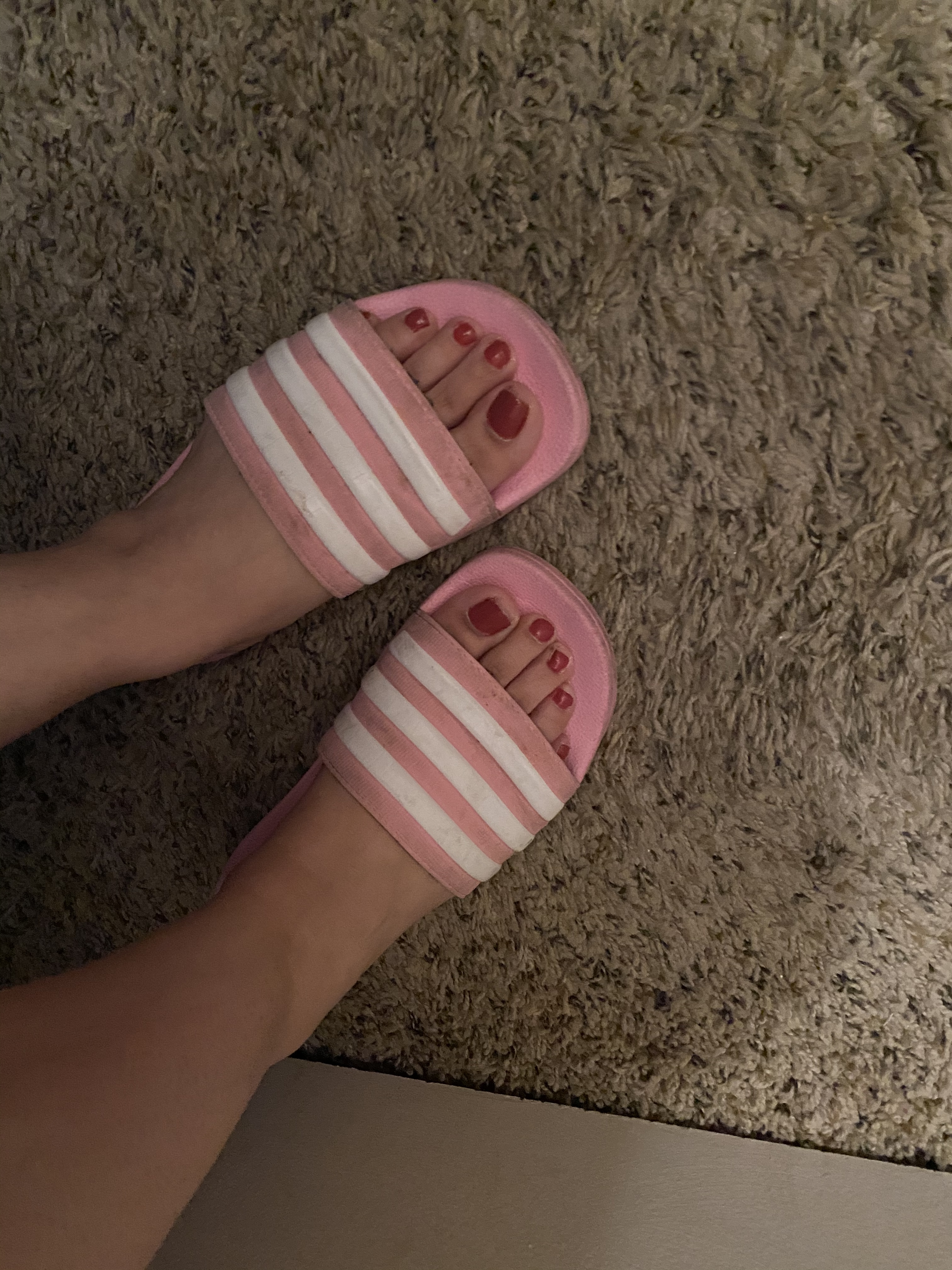 Cute feet thumbnail