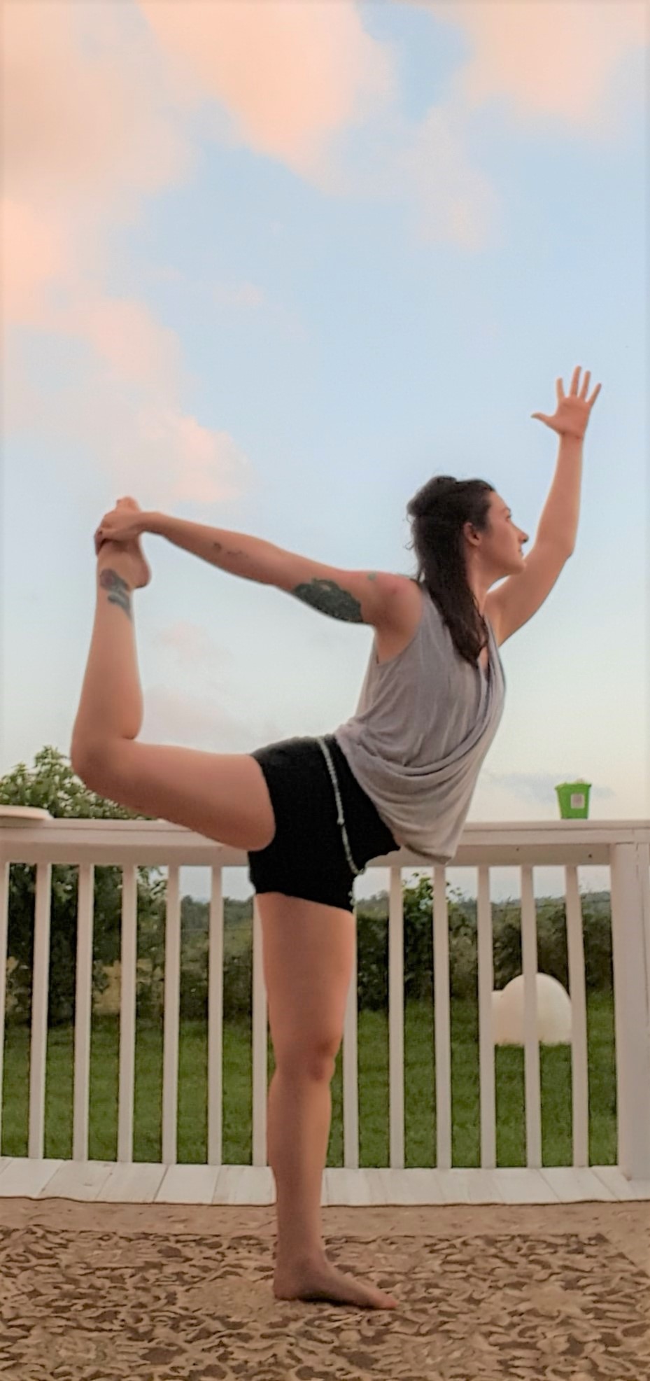 INTEGRAL YOGA with Lauren Love profile