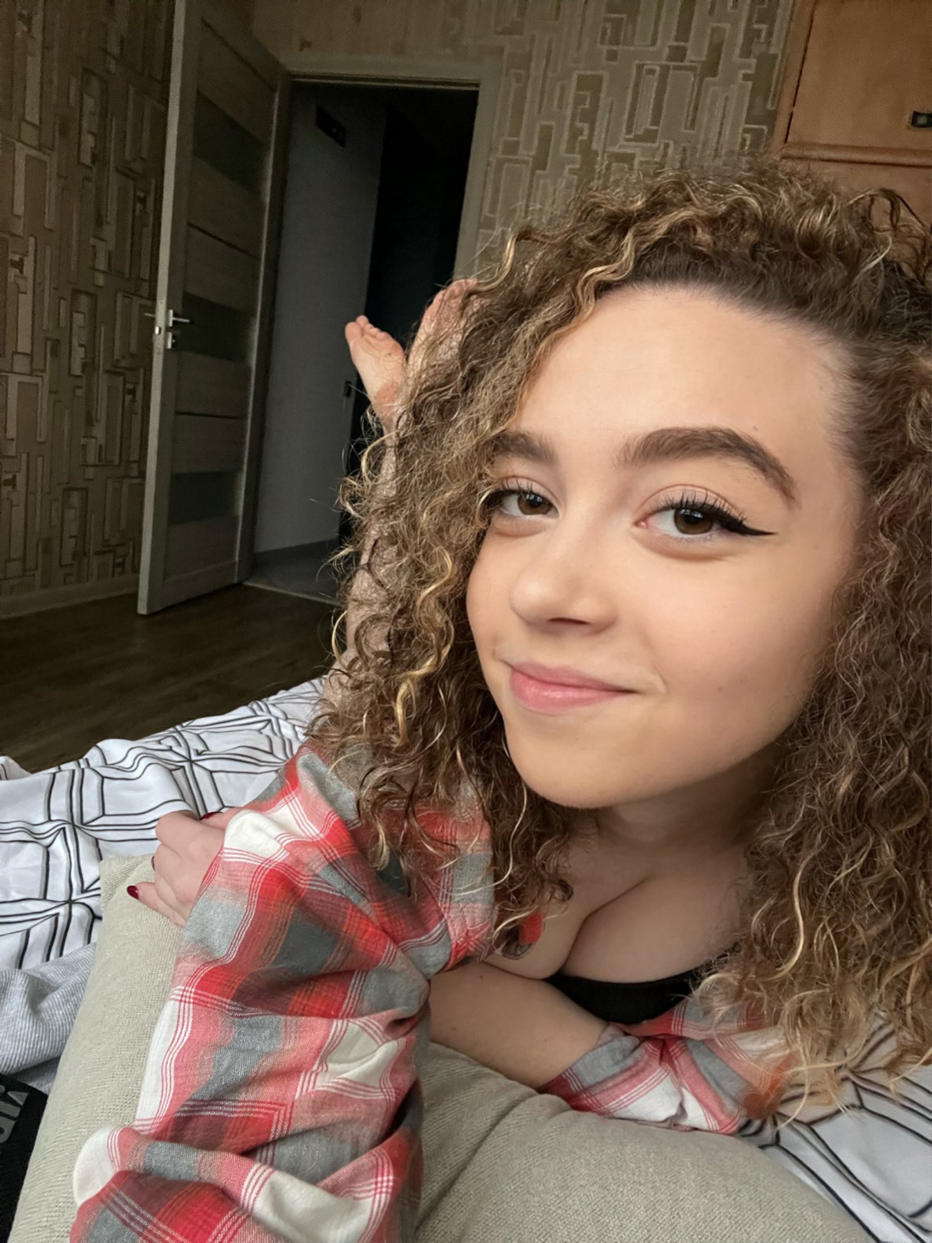 Eva Curly thumbnail