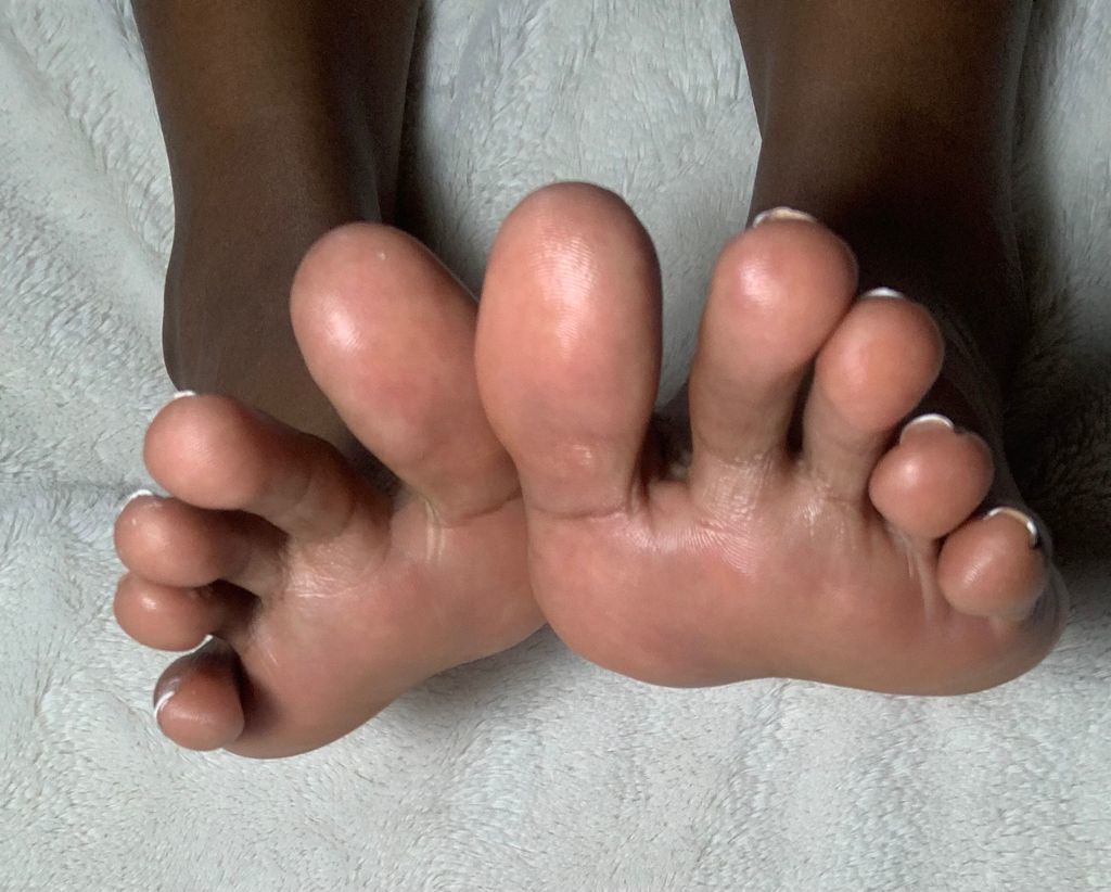 myfeetkarina thumbnail