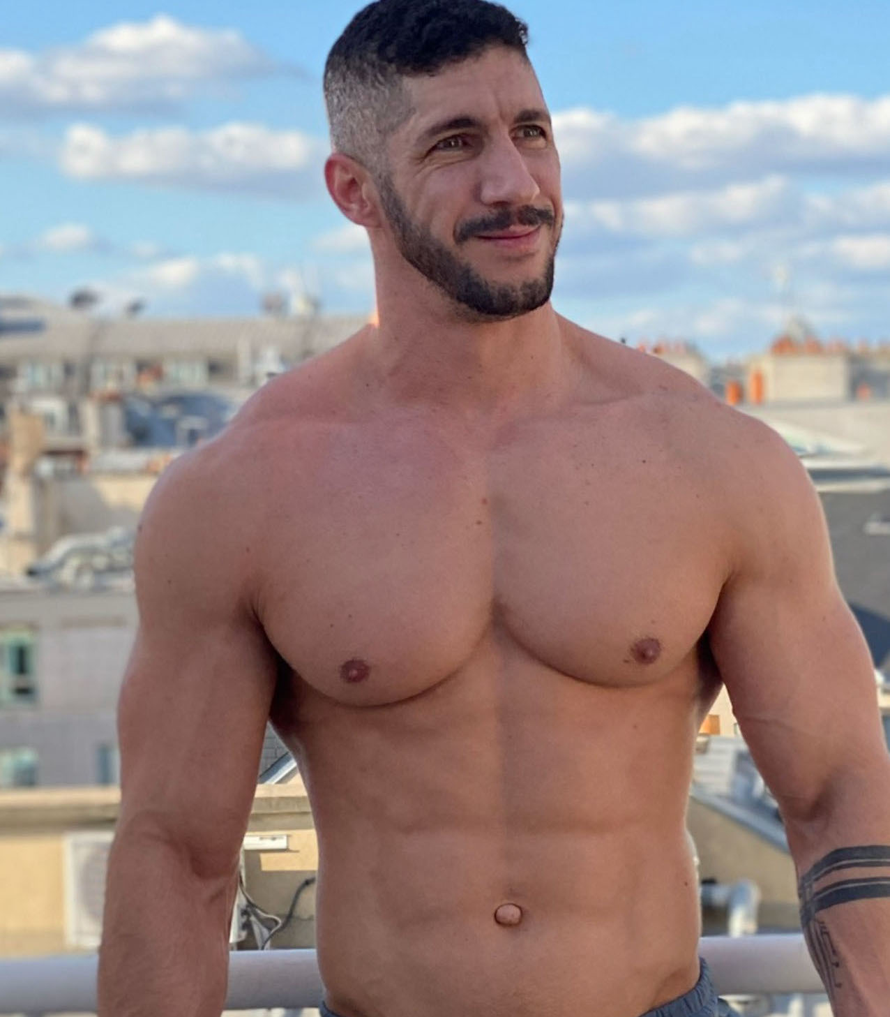 Luis ⚡️Free page profile