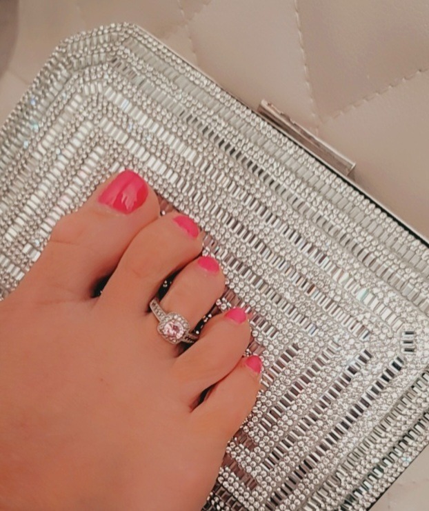 elegantlylavishfeetfree profile