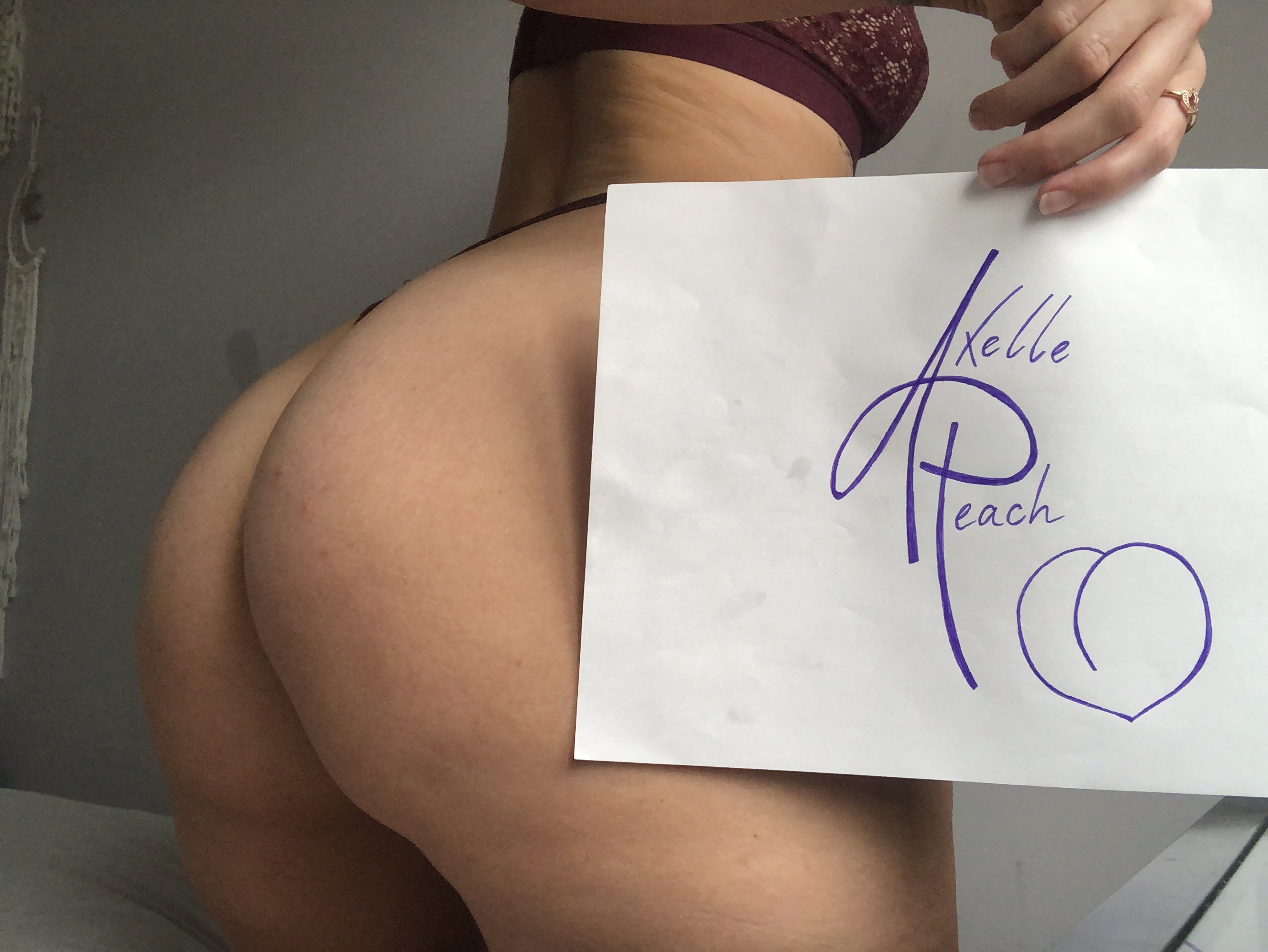 axellepeach_cover