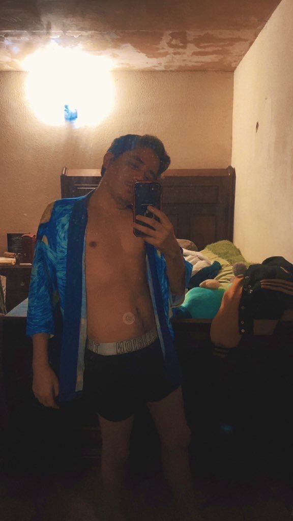 a-male-twink-show profile