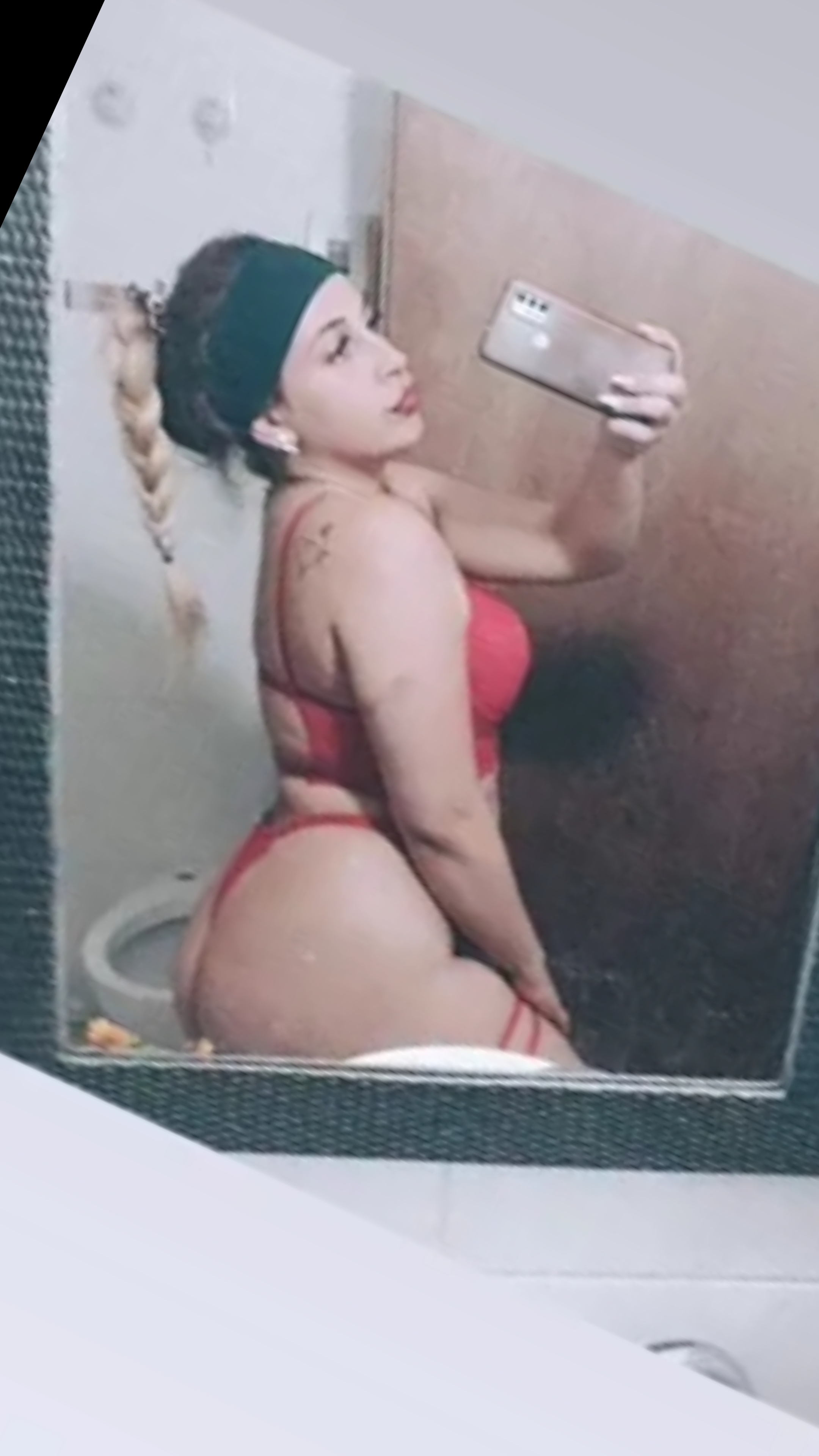 hott33 profile