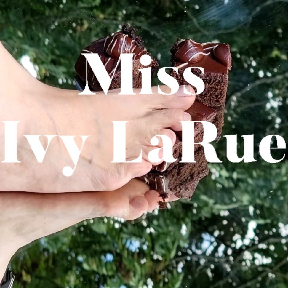 miss_ivy_laruecover