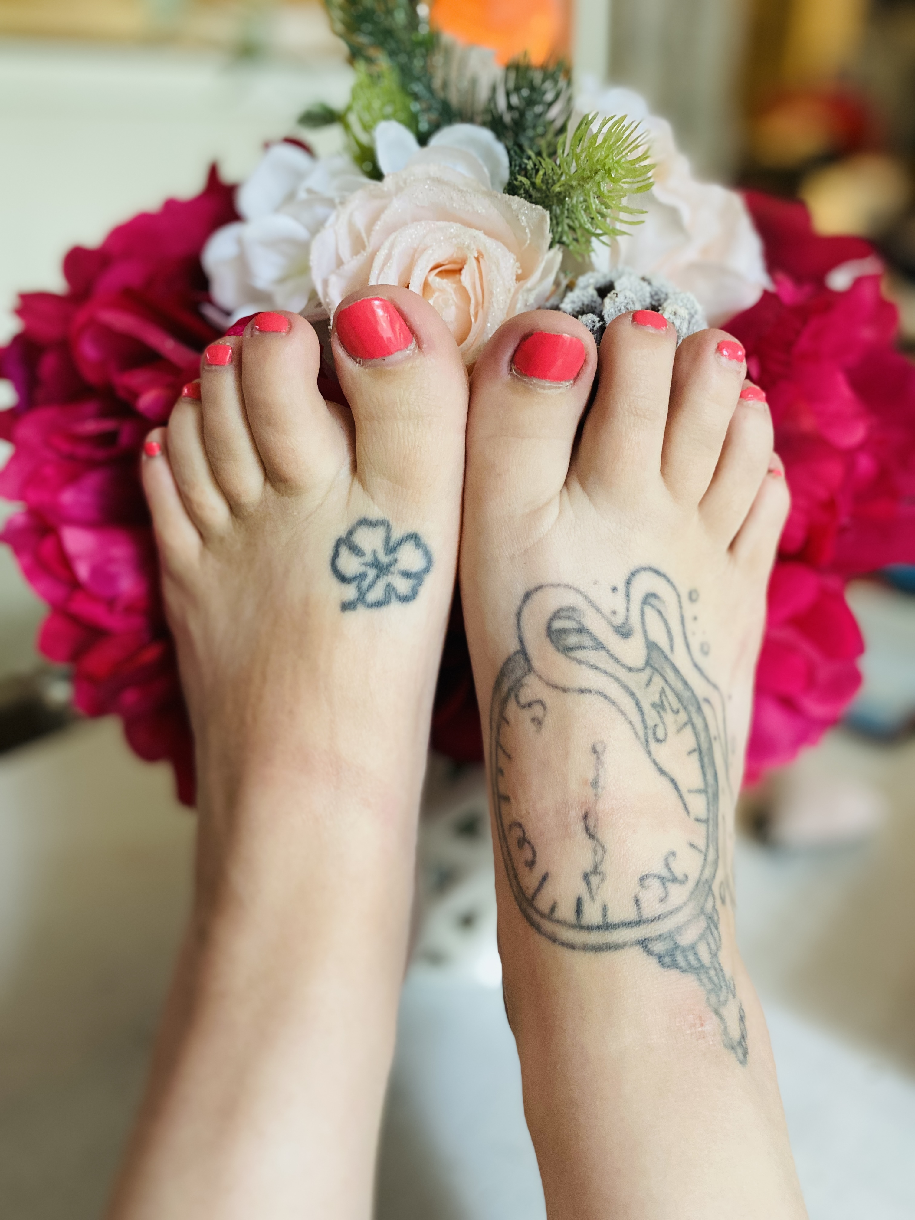 daintyfootgirl profile