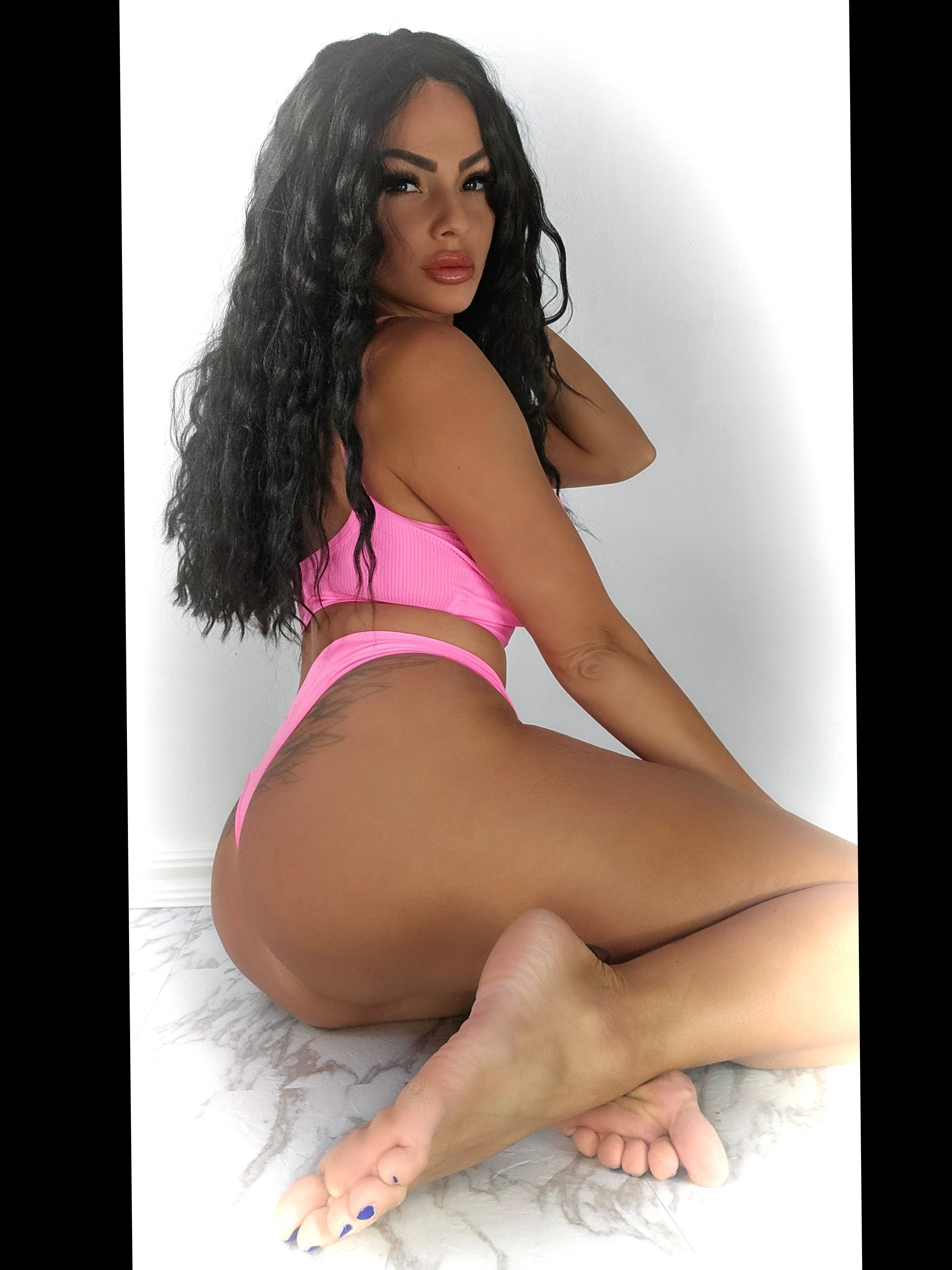 laviniaoanaofficial profile