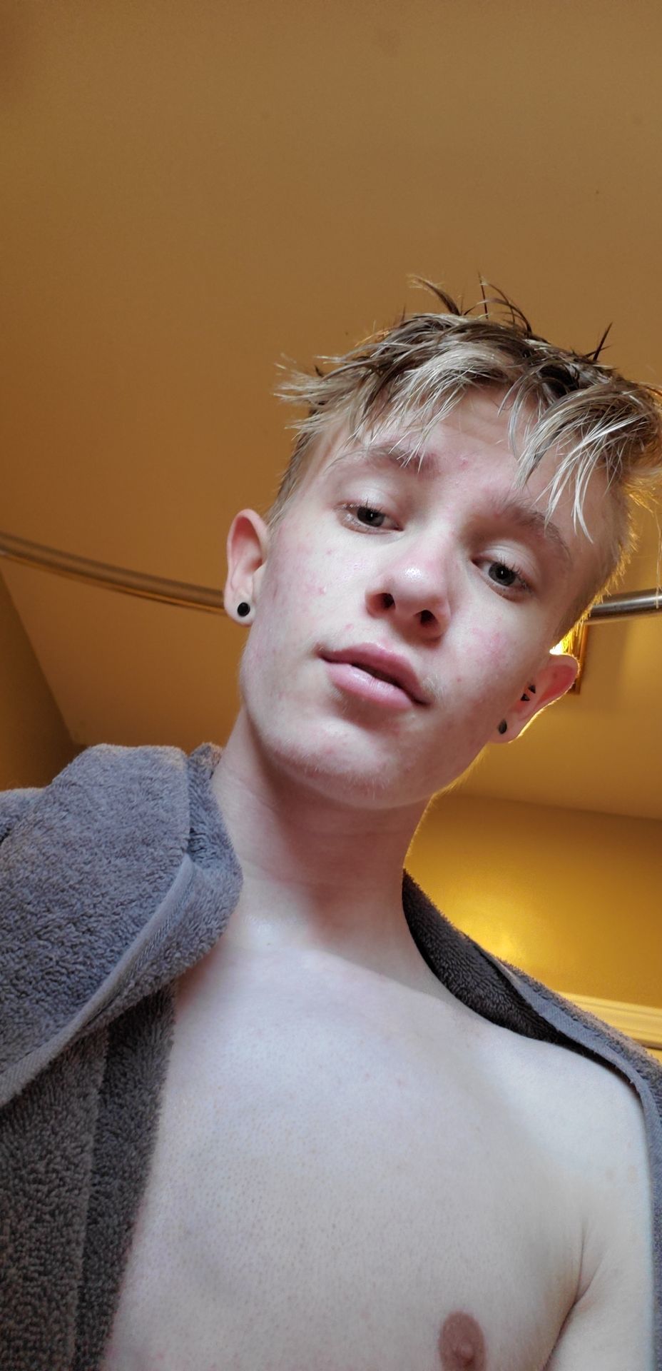 blondetwink69 profile