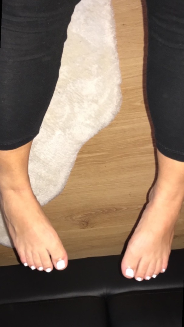 Those feet are on fleek 🦶🏽 profile