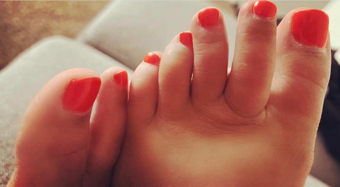 Cocos Red-Light Feet thumbnail