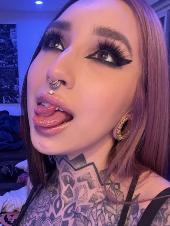 Split Tongue Bri 🐍😈 profile