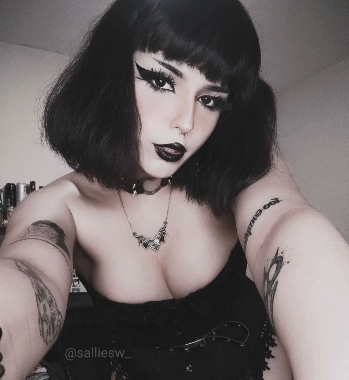 ⛓️ Sally ⛓️ profile