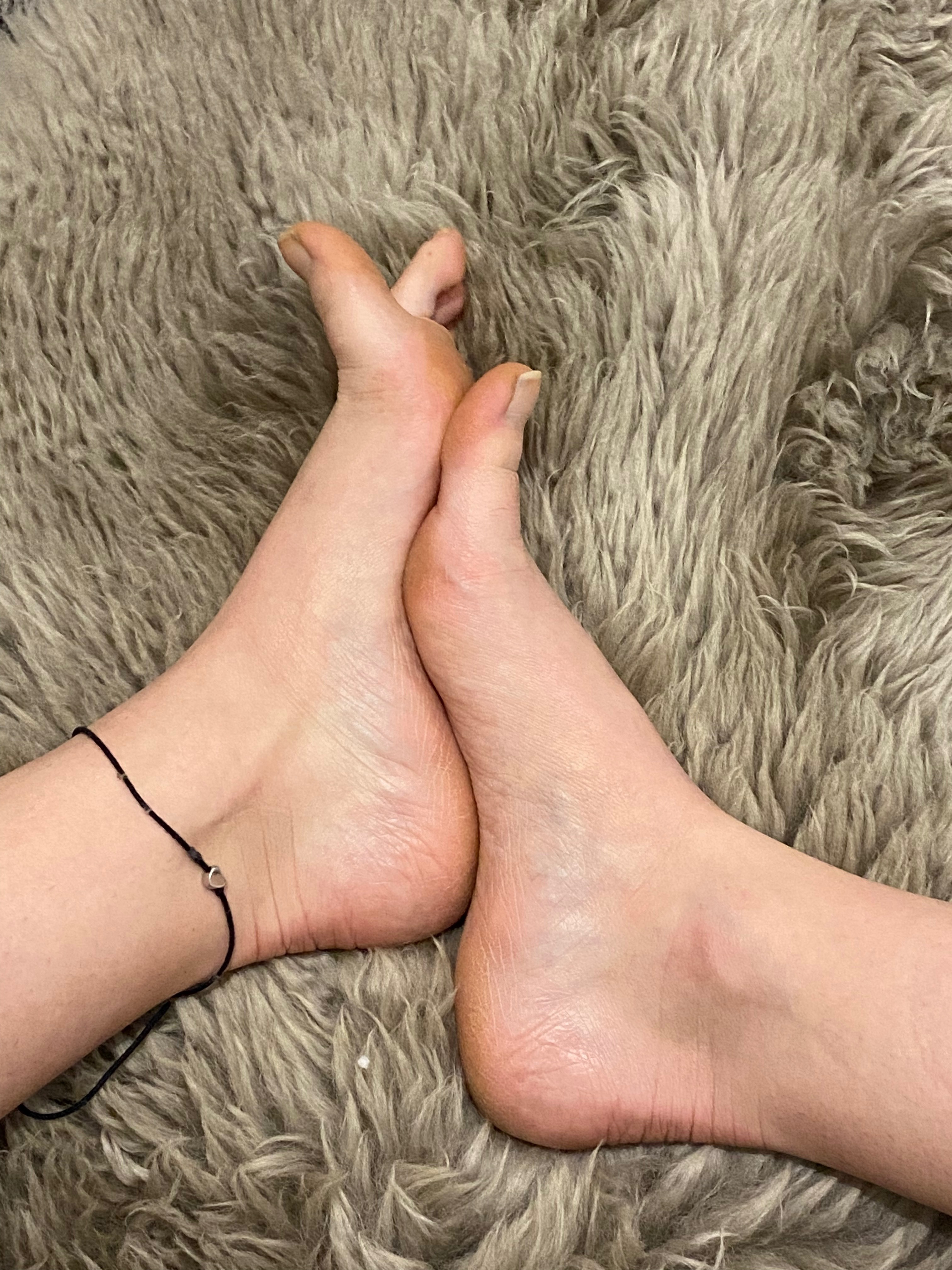 Danielle Black 💛 feet 👣 thumbnail