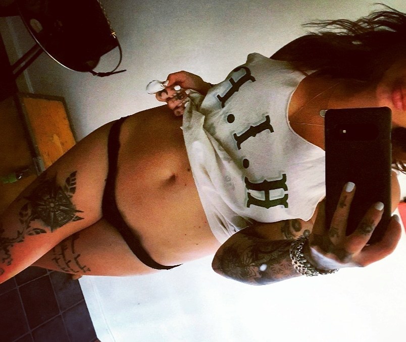 Wineboobsandtattoos profile