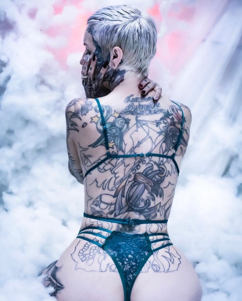 tattooedgothgf profile