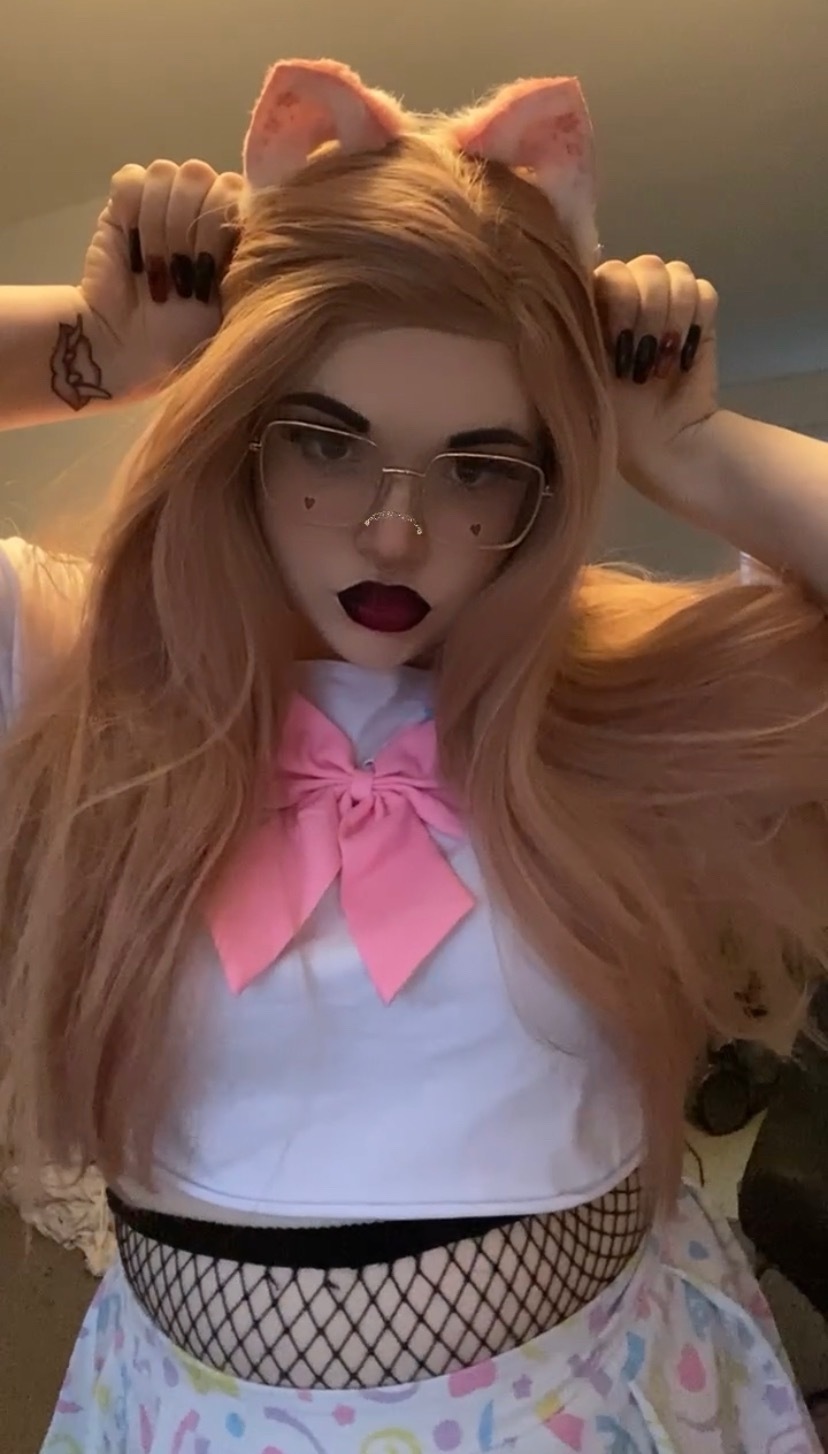 hellbunny18 profile