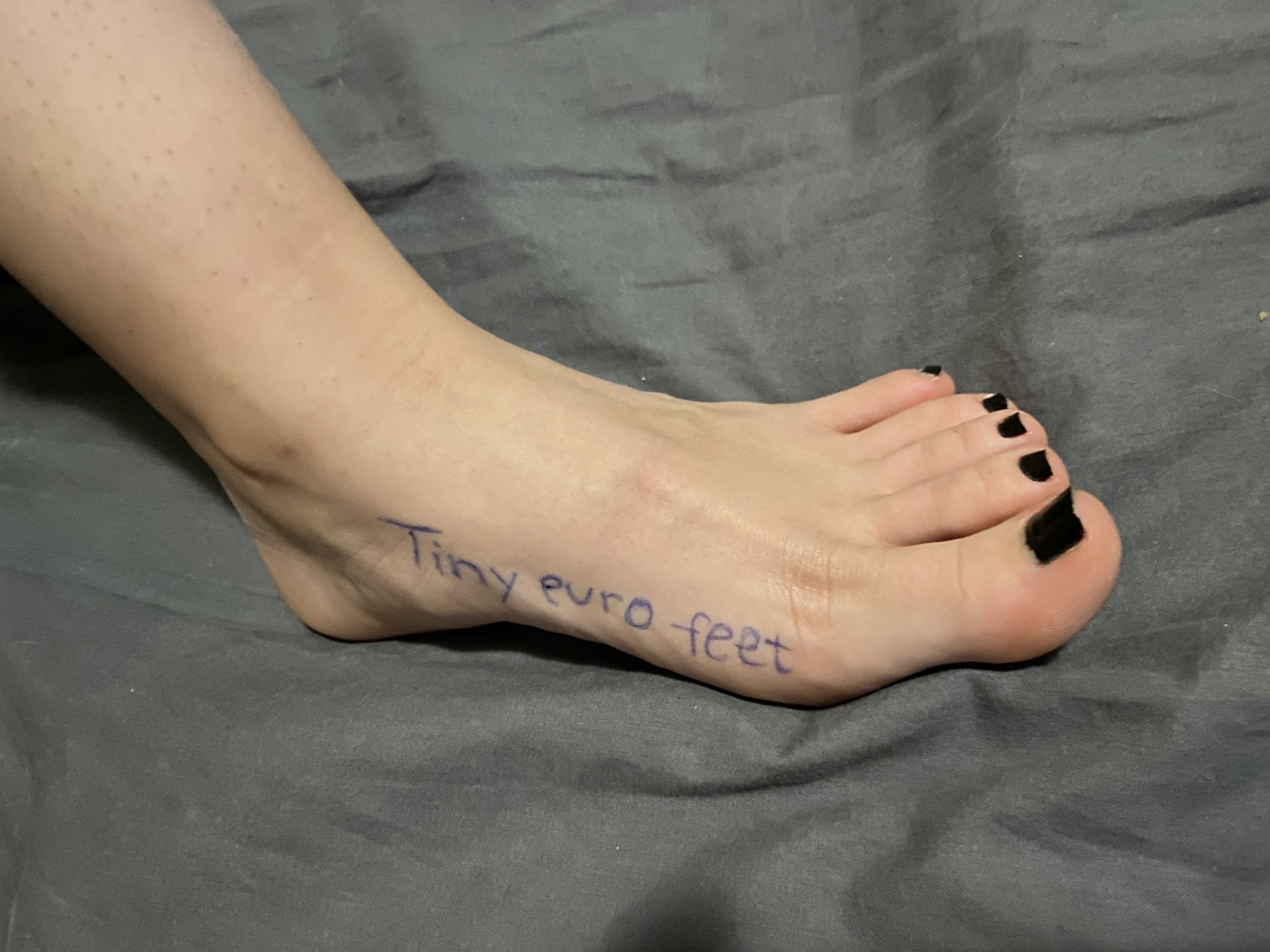 tiny euro feet profile