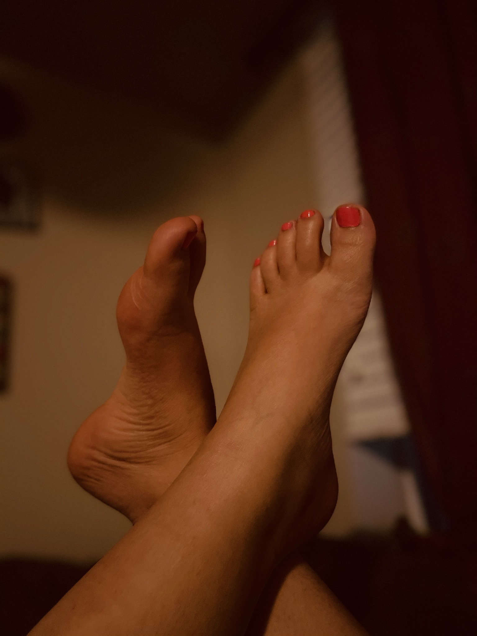 Pretty little feet thumbnail