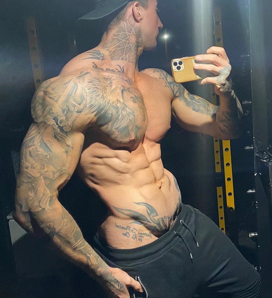 thattattooedgymguy profile